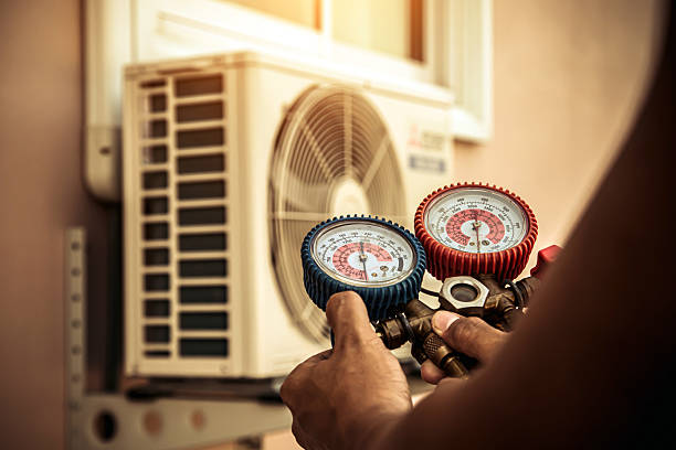 Professional Ac Installation technician working in Mechanicsburg, OH